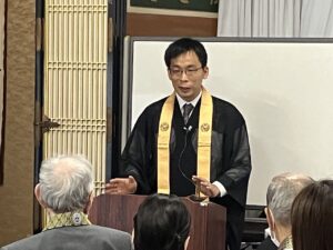 法話中の西村一樹師